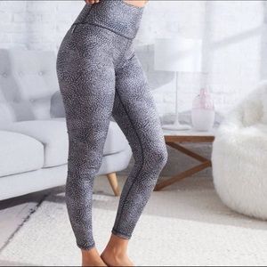 Aerie Chill Play Move Hi-Rise Zipper Pocket Legging
